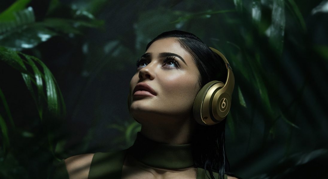 Kylie Jenner twarzą kolaboracji Balmain x Beats By Dr. Dre