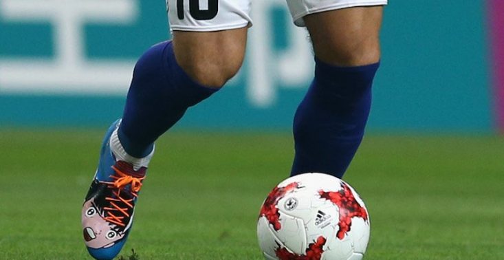 Lukas Podolski debiutuje w Japonii w butach z wizerunkiem Kapitana Tsubasy<
