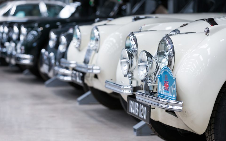 Classic Works to warsztat z najpiękniejszymi modelami Jaguarów i Land Roverów
