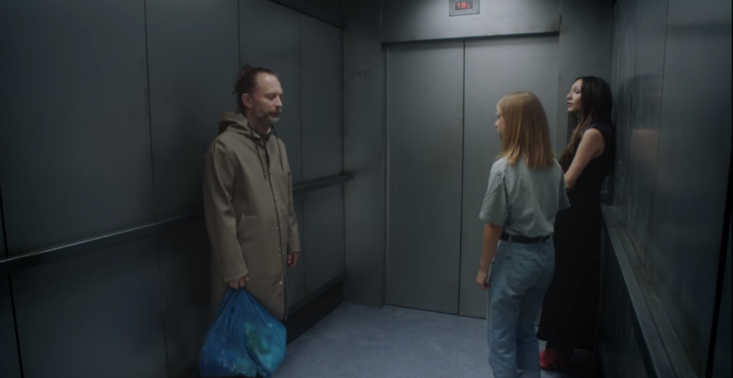 Dokąd jedzie Thom Yorke w surrealistycznej windzie? Zobaczcie nowy klip Radiohead do utworu Lift<