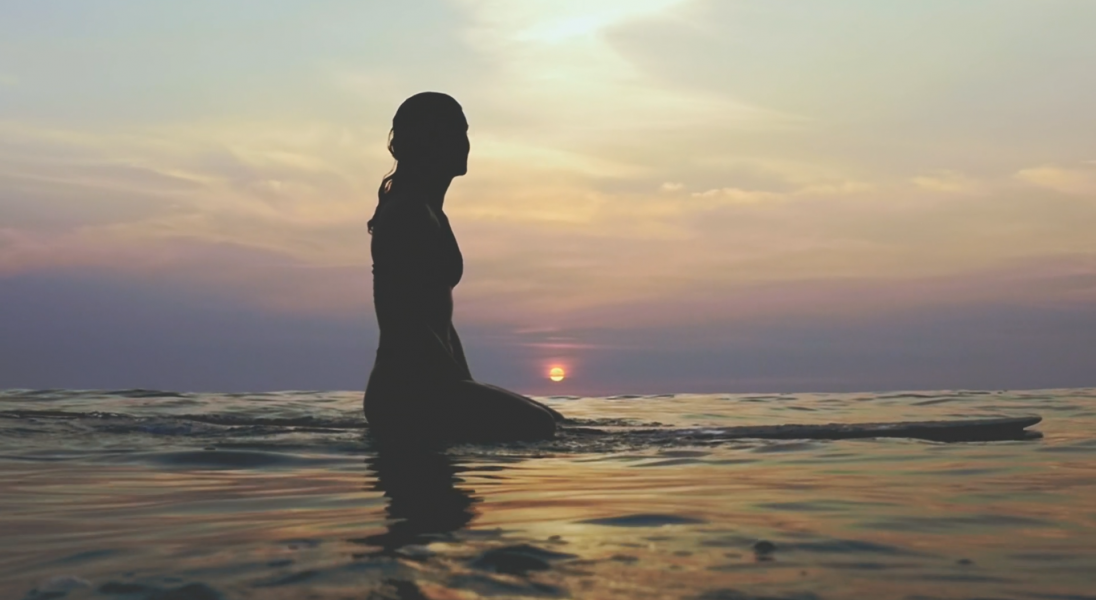 Krótki film Blue Rise to tajemnicza opowieść o wolności i miłości do oceanu
