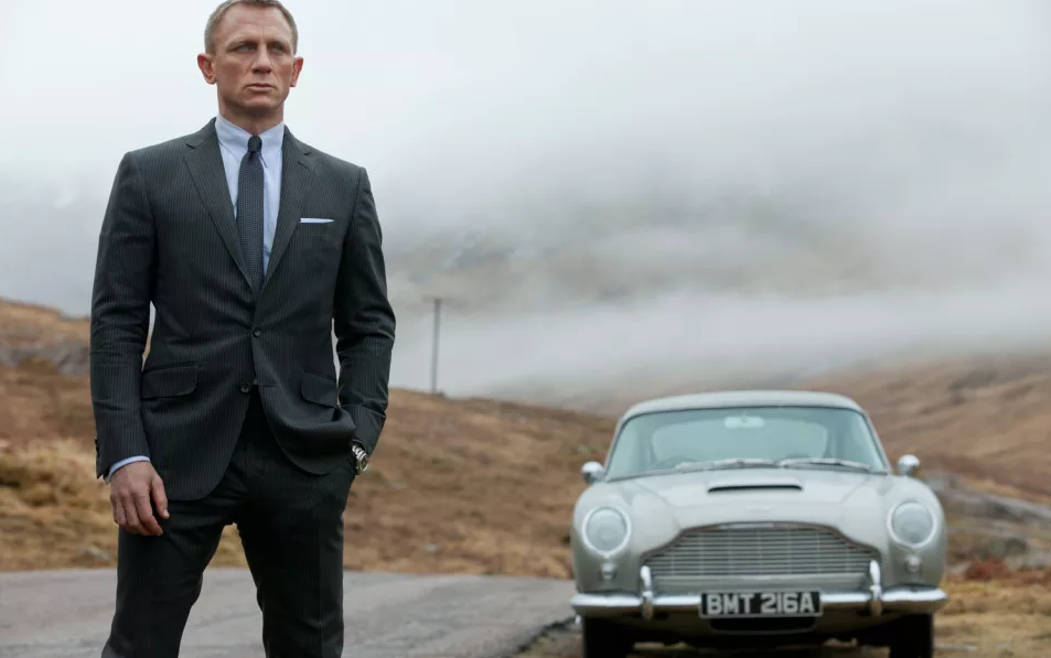 James Bond i jego Astony Martiny - zobaczcie stylowy klip pokazujący historię ulubionych samochodów Agenta 007