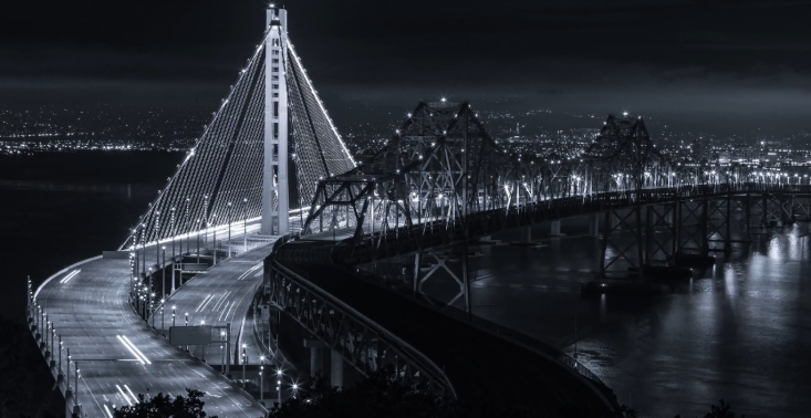Zobaczcie czarno-biały timelapse, na którym San Francisco wygląda jak Gotham City<