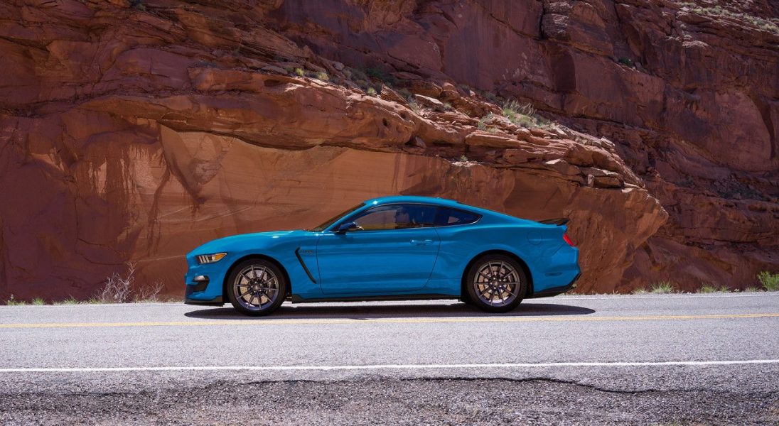 Jak zmieniał się najsłynniejszy amerykański samochód, czyli ewolucja Forda Mustanga