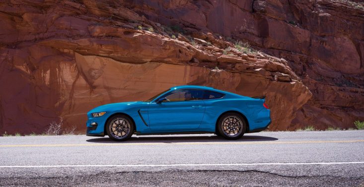 Jak zmieniał się najsłynniejszy amerykański samochód, czyli ewolucja Forda Mustanga<