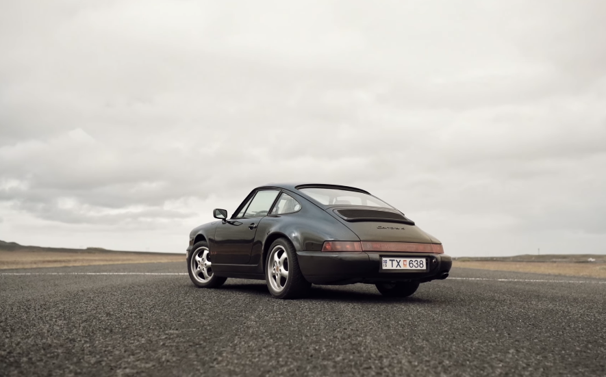 Klasyczne Porsche najlepiej prowadzi się po pustych drogach Islandii