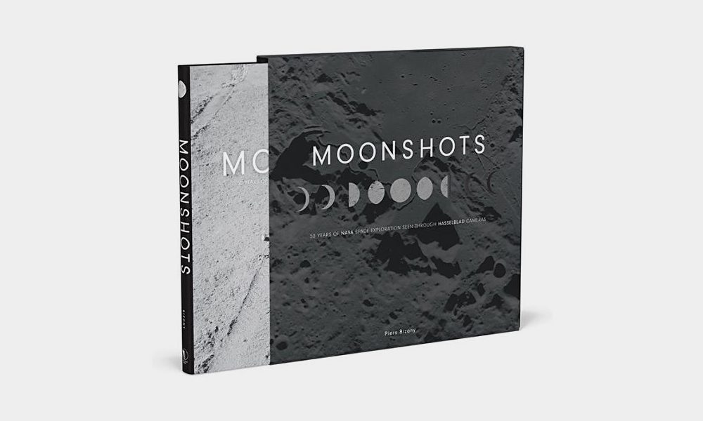 Album NASA z niesamowitymi zdjęciami Księżyca to książka, którą warto położyć na stoliku kawowym