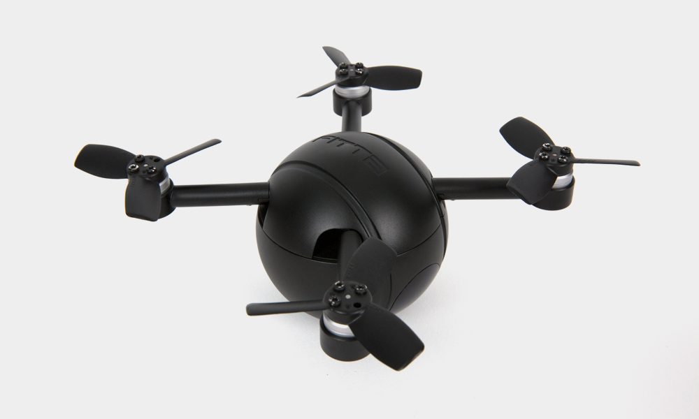 PITTA to urządzenie, które w kilka sekund zmienia się z kamery sportowej w drona