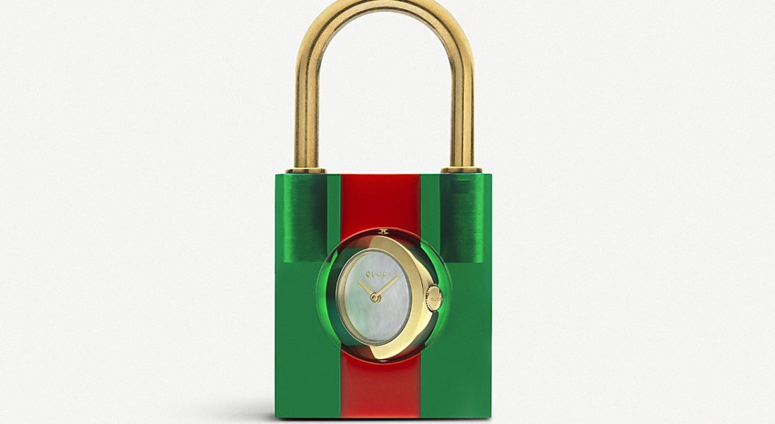 Gucci lansuje kolejny trend i zamyka zegarek w kłódce
