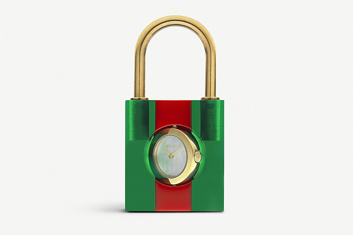Gucci lansuje kolejny trend i zamyka zegarek w kłódce<
