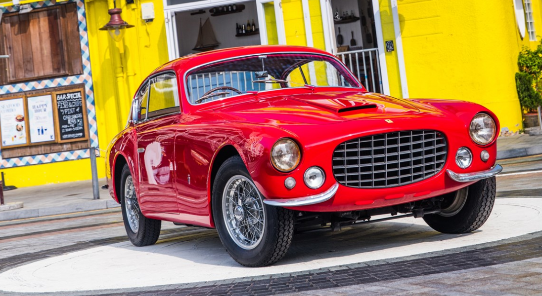 Wyjątkowe Ferrari z karoserią Ghia szuka nowego właściciela