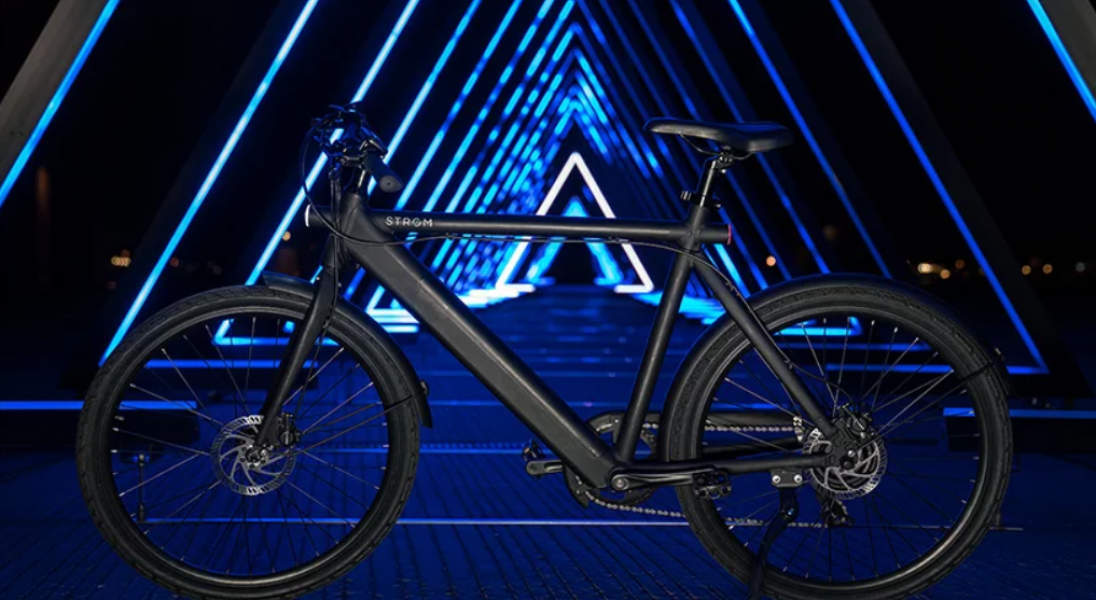 Strøm wygląda jak zwykły rower, ale napędza go wydajny silnik elektryczny