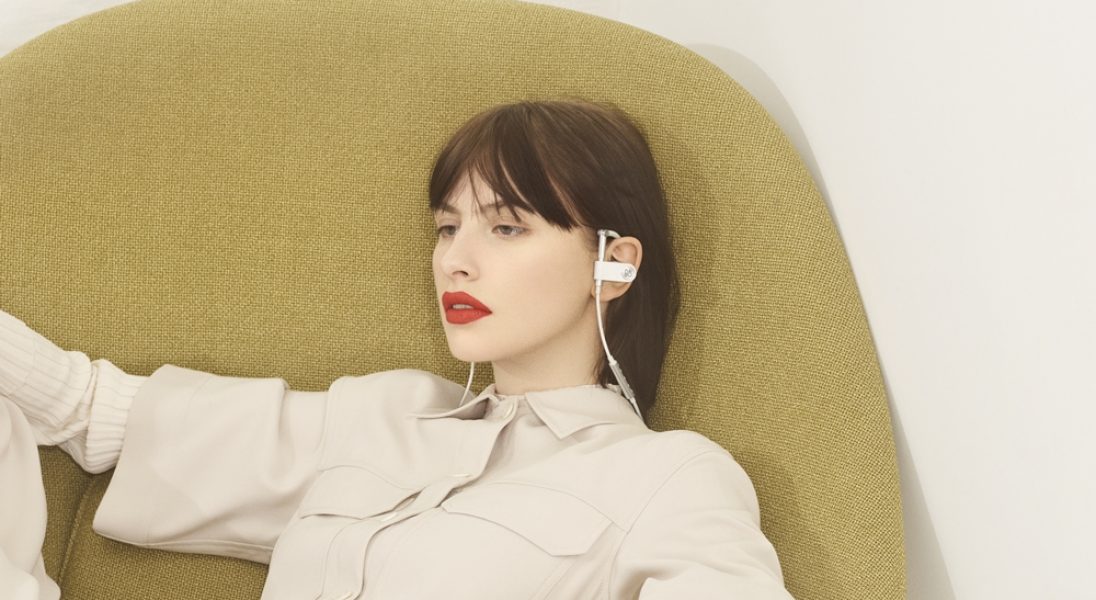 B&O Play prezentuje słuchawki Earset: ewolucja ikony designu