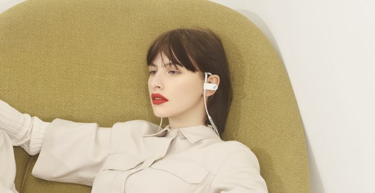 B&O Play prezentuje słuchawki Earset: ewolucja ikony designu<
