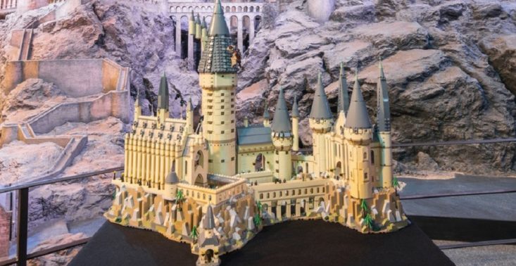 Lego wypuściło zestaw z zamkiem Hogwart, który składa się z 6 tys. klocków<