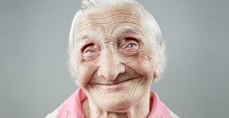 Niezwykłe fotografie, które udowadniają, że uśmiech się nie starzeje<