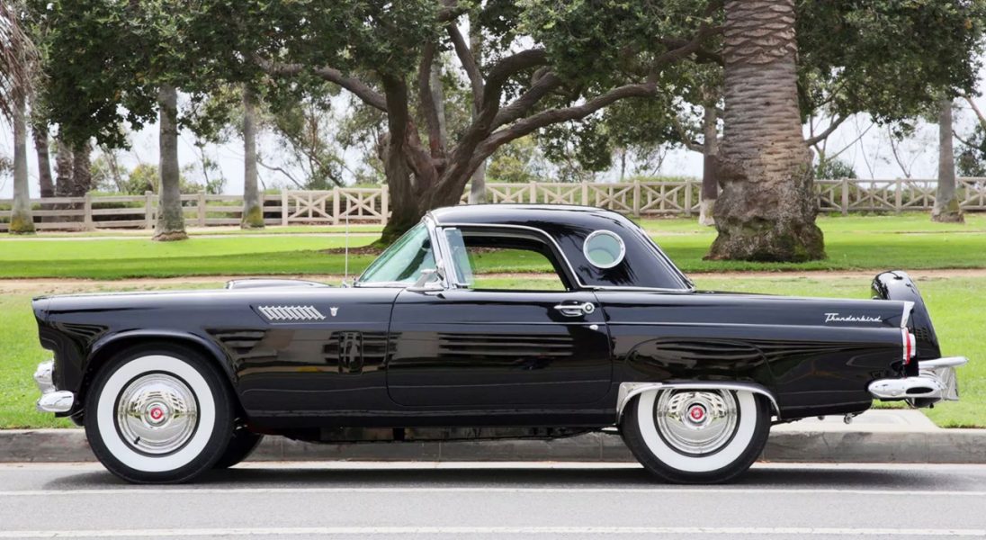 Czarny Ford Thunderbird, którym Marylin Monroe jechała na swój trzeci ślub, trafi na aukcję