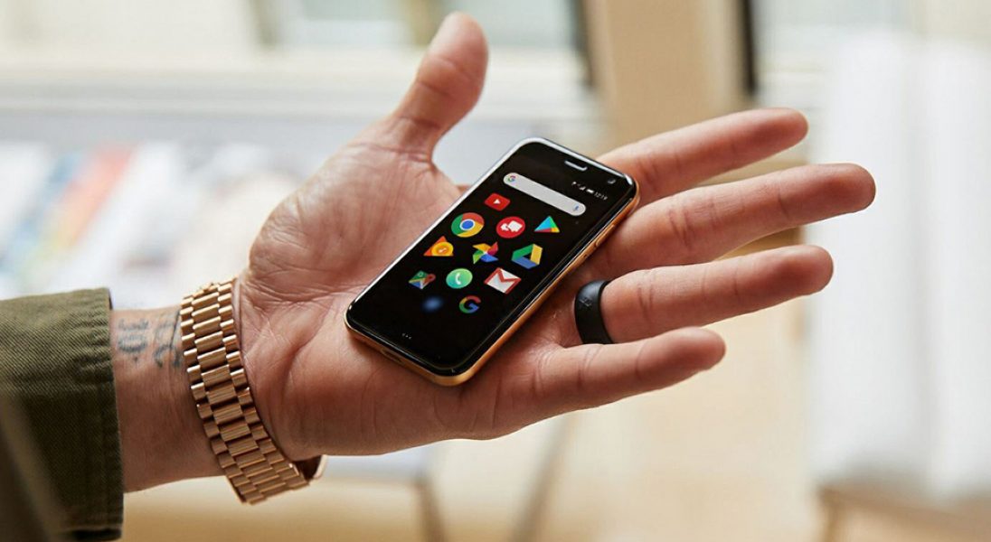 Palm Smartphone to telefon wielkości karty kredytowej