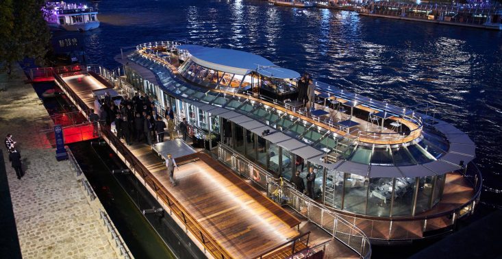 Alain Ducasse otworzył luksusową restaurację na łodzi pływającej po Sekwanie<