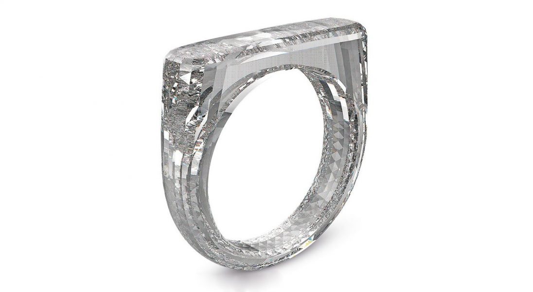 Główny projektant Apple stworzył pierścionek wycięty z diamentu. Zyski ze sprzedaży pójdą na cele charytatywne