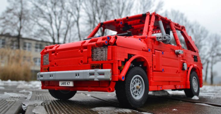Polski fan LEGO zbudował z klocków jeżdżącego Fiata 126p<