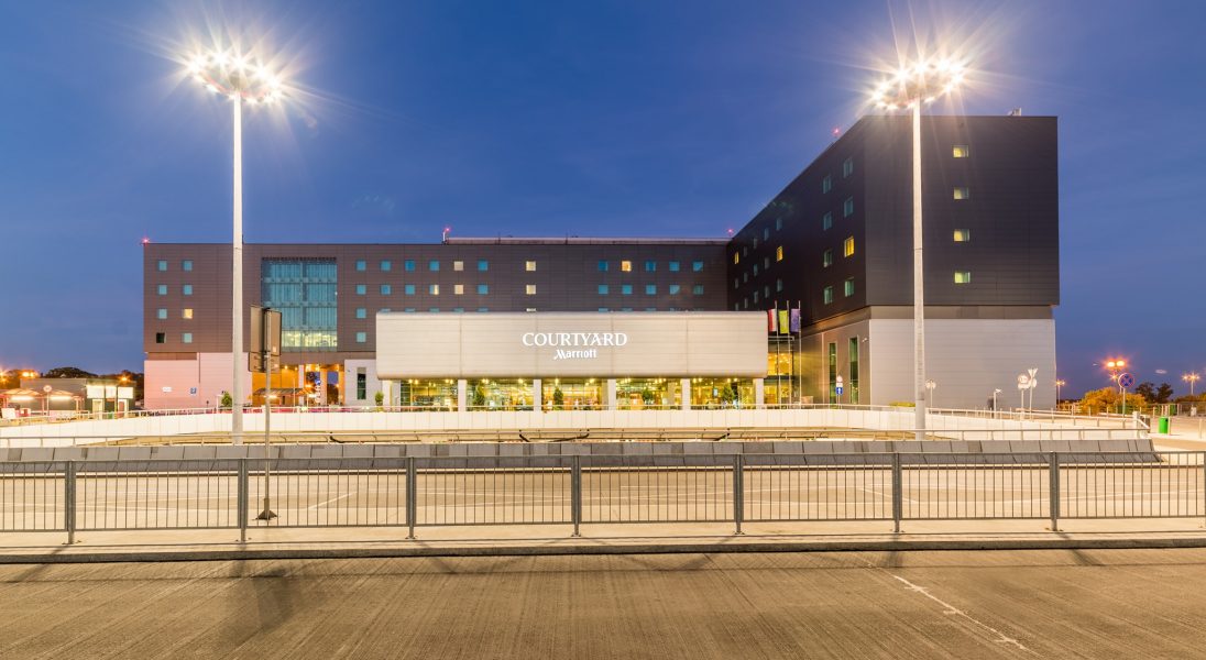 Courtyard by Marriott Warsaw Airport też walczy z koronawirusem – hotel udostępnia medykom pokoje