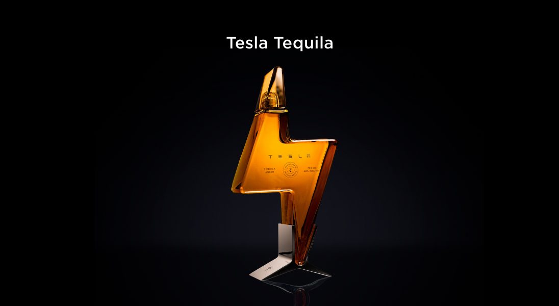 Tesla wprowadza do sprzedaży tequilę – butelka kosztuje 250 dolarów