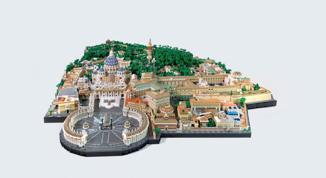 Włoski architekt z 67 tys. klocków LEGO zbudował makietę Watykanu