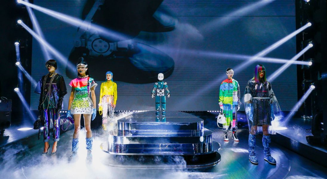 Roboty jako modelki na pokazie Dolce&Gabbana