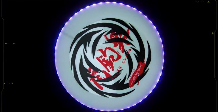 Oto nowy gadżet ze świata Cyberpunk 2077 – dysk frisbee z podświetleniem LED<
