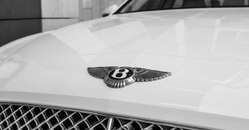 Pierwszy elektryczny Bentley osiągnie zawrotną prędkość. Producent zdradza nowe szczegóły