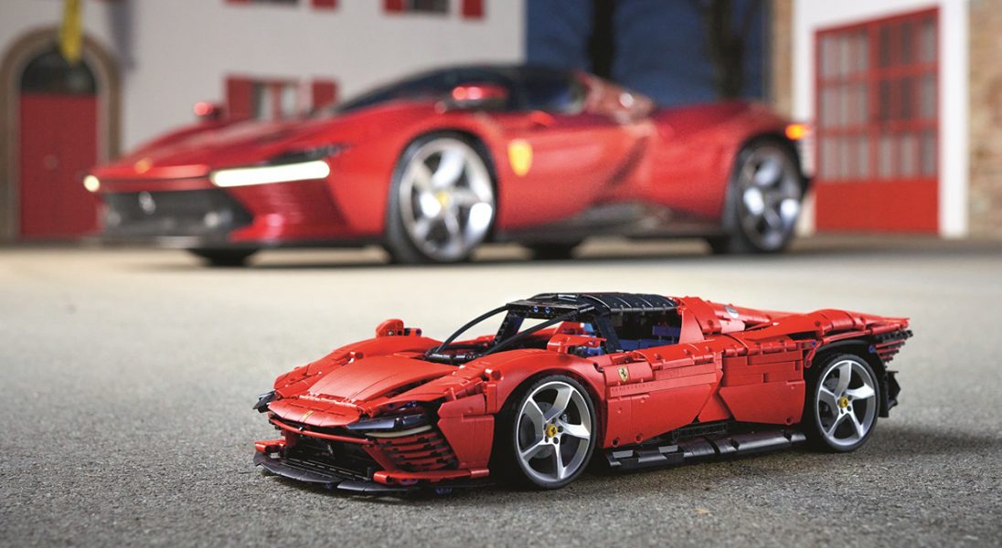 Ferrari Daytona SP3 w wersji LEGO. Model robi wrażenie