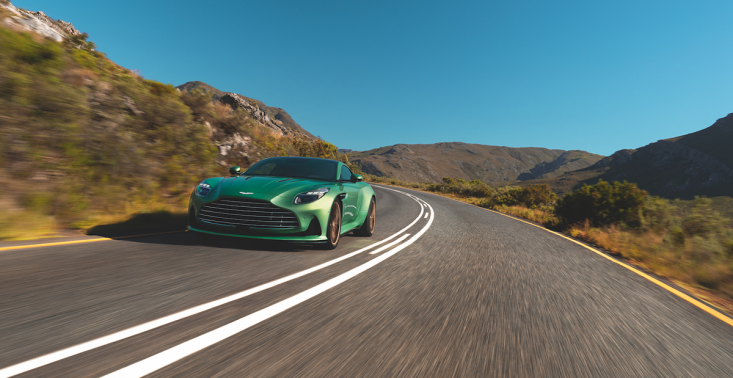 Oto nowy Aston Martin, który zapowiada nową erę ultra-luksusu. Zobaczcie model DB12<