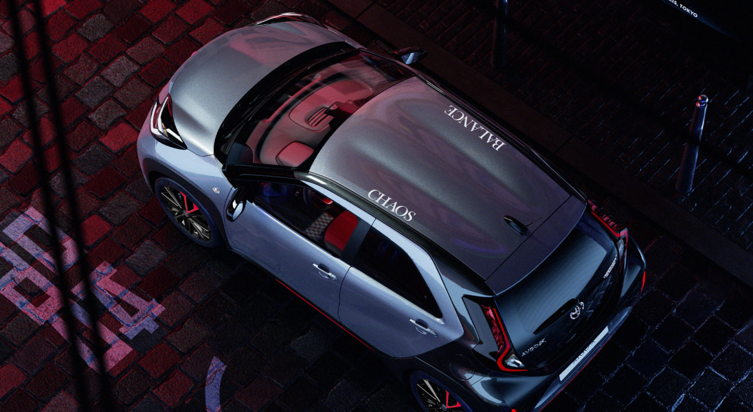 Wyszukany styl Toyoty Aygo X. Wyróżnij się z tłumu wśród samochodów miejskich