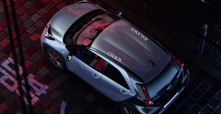 Wyszukany styl Toyoty Aygo X. Wyróżnij się z tłumu wśród samochodów miejskich<